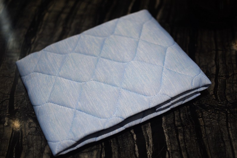 给宠物四季的清爽 酋抱抱冰感清凉宠物薄垫