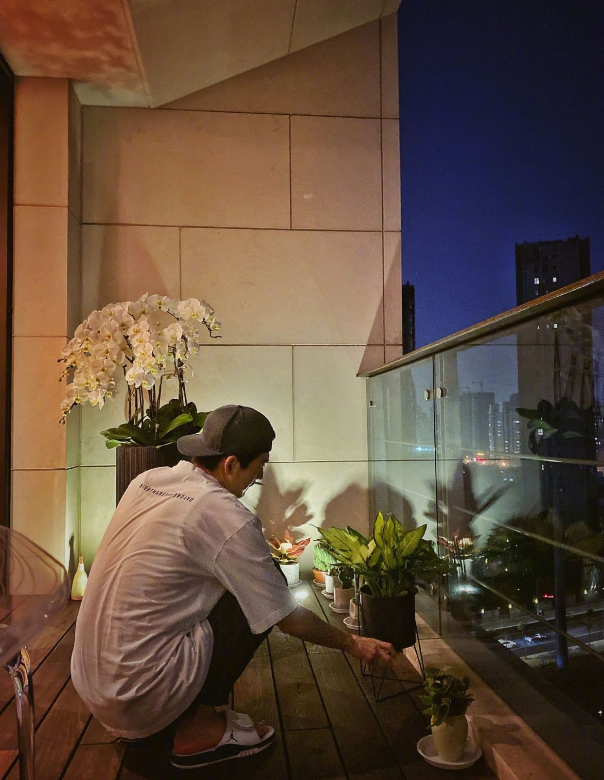 张翰发文太文艺，若不是看到配图，还真看不懂他想表达什么