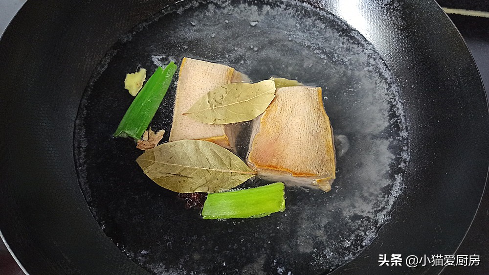 教你把子肉的家常做法，肥而不膩，醇香入味，在家也能做出飯店味