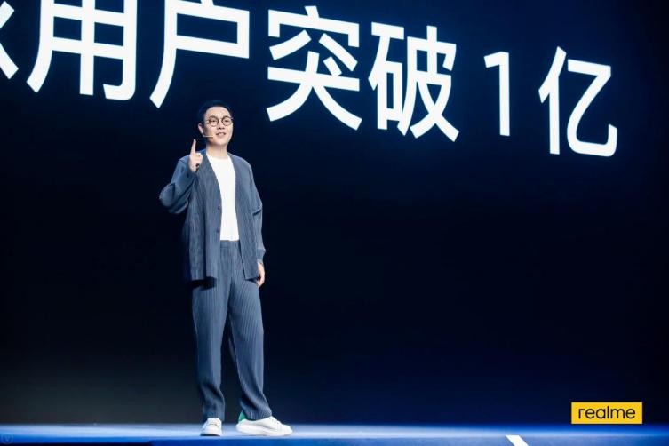 从手机到笔记本电脑，“敢越级”让realme创造增长奇迹