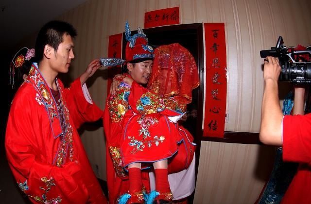 結婚當日婆婆抱怨嫁妝太少，新娘怒懟：一分彩禮沒給，咋好意思說