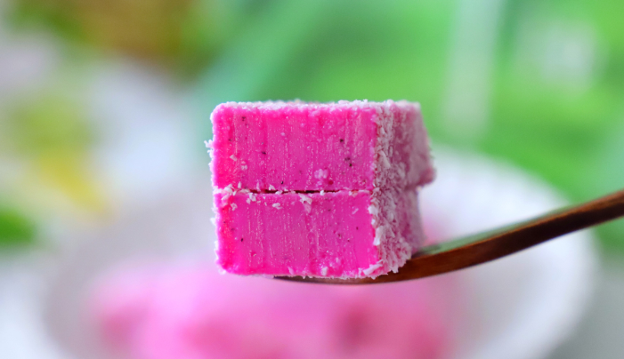 1個火龍果，1盒牛奶，教你做這個簡單的甜品，奶香濃郁入口即化