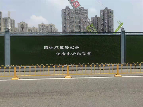武漢工地“美如畫”新型集成式綠籬圍擋功不可沒