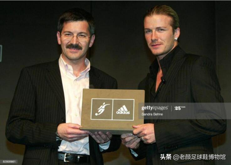 贝克汉姆当年多大腕，专属圆月弯刀logo，齐达内劳尔成其左右护法