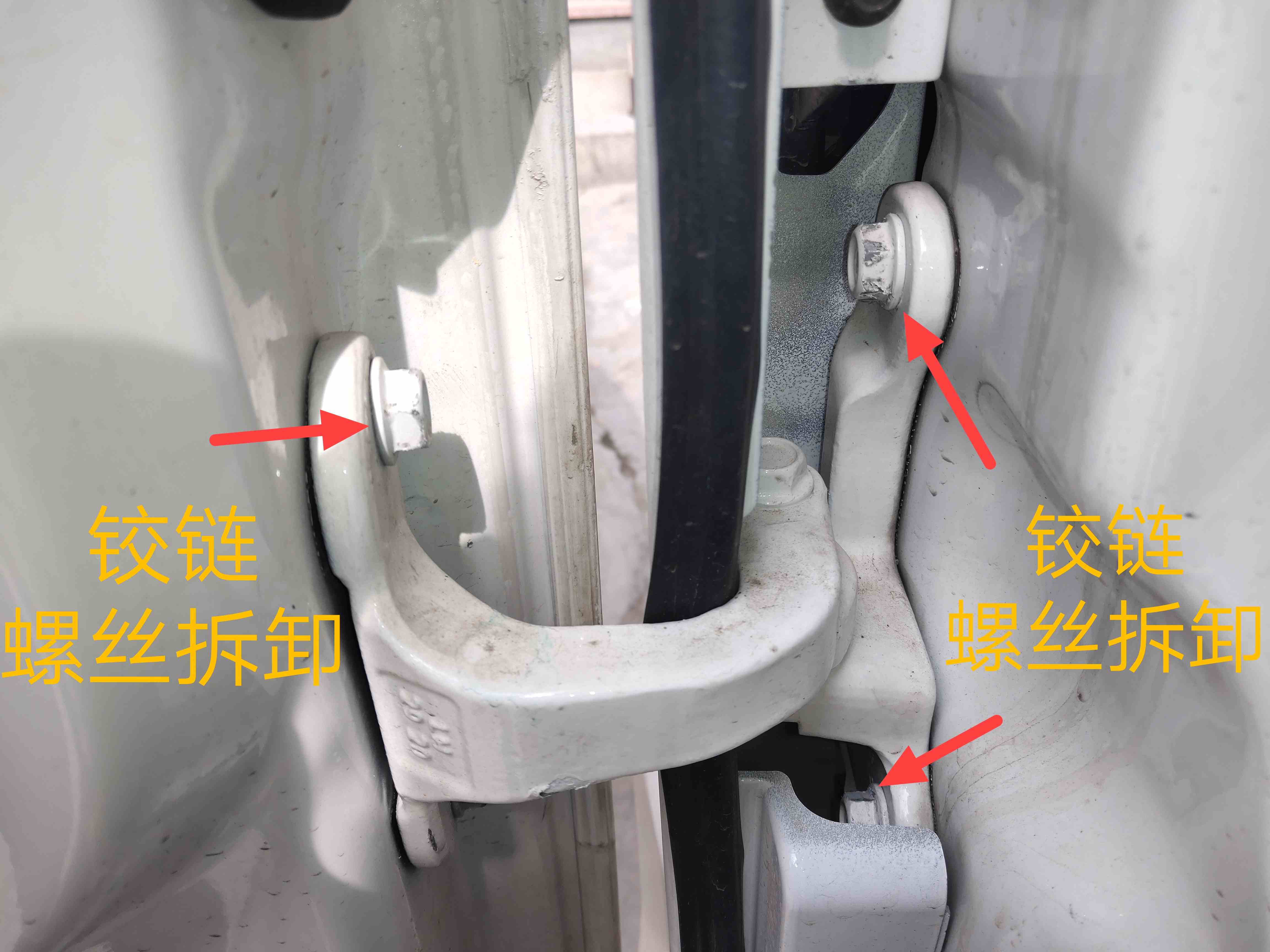剛買的新車就發(fā)現(xiàn)車門漏水，沒想到評估師檢測后發(fā)現(xiàn)更多問題
