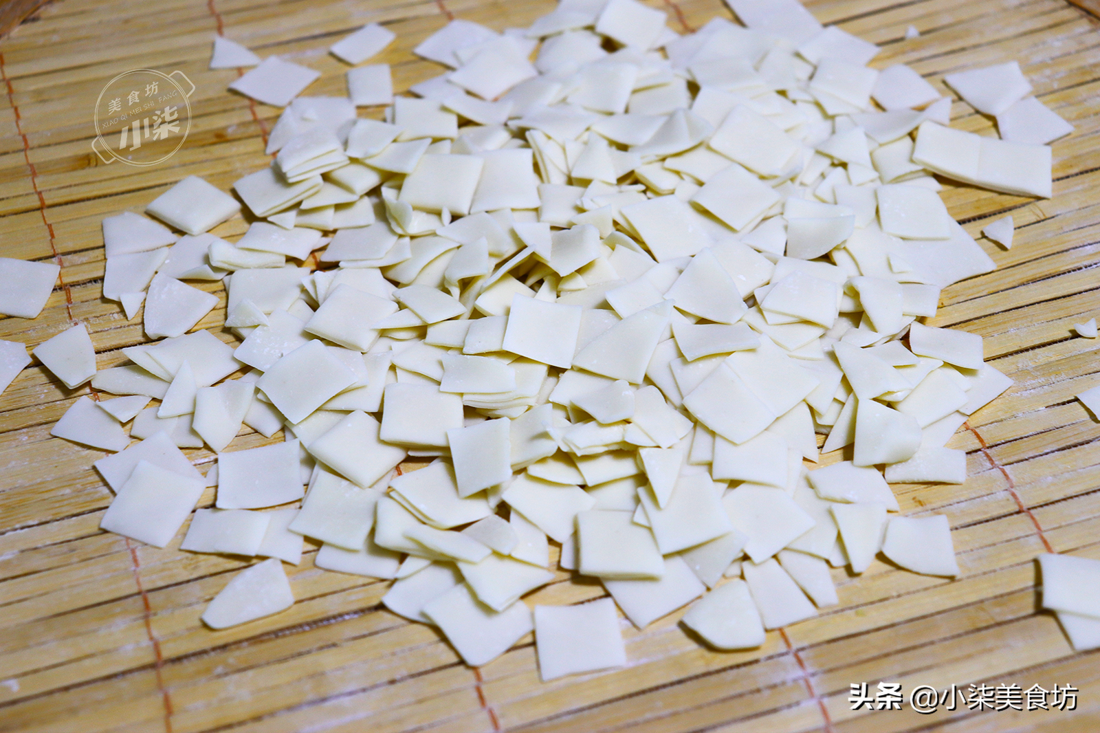 饺子皮扔进油锅中，瞬间变美食，我家一周吃5次，比买的都解馋