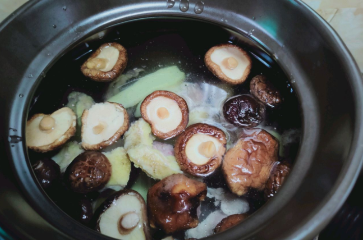 鸡肉和它一起炖，色香味俱全，吃一口就停不下来