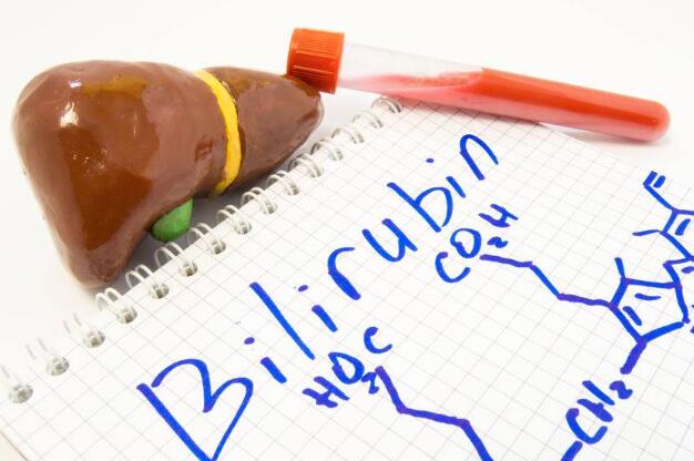 酒精肝發作前，身體多次發出求救信號，愛喝酒的人，及時抓住