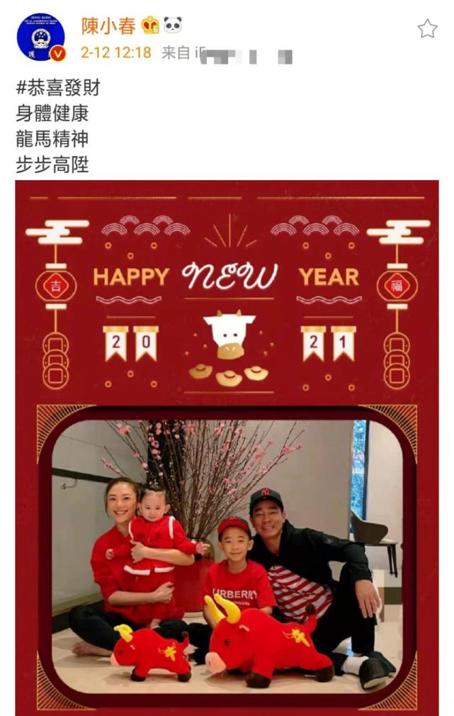 陳小春曬全家福賀新年，二胎兒子正臉首曝光，和哥哥長得超像