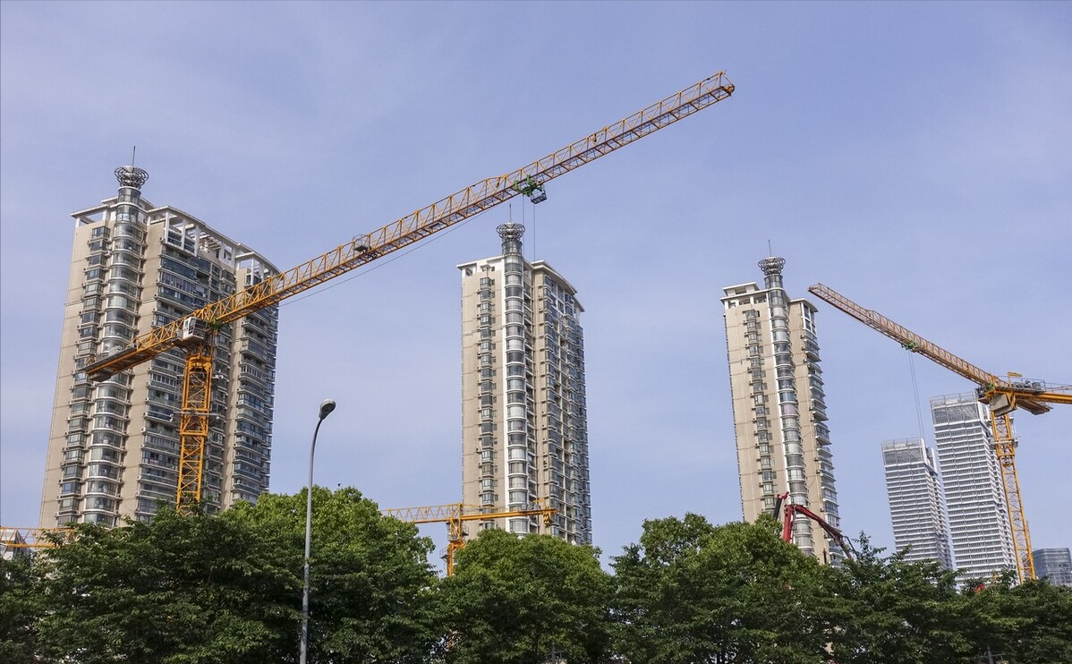 2021年扛不住了，203家房企申请破产，为何房价还迟迟不降？