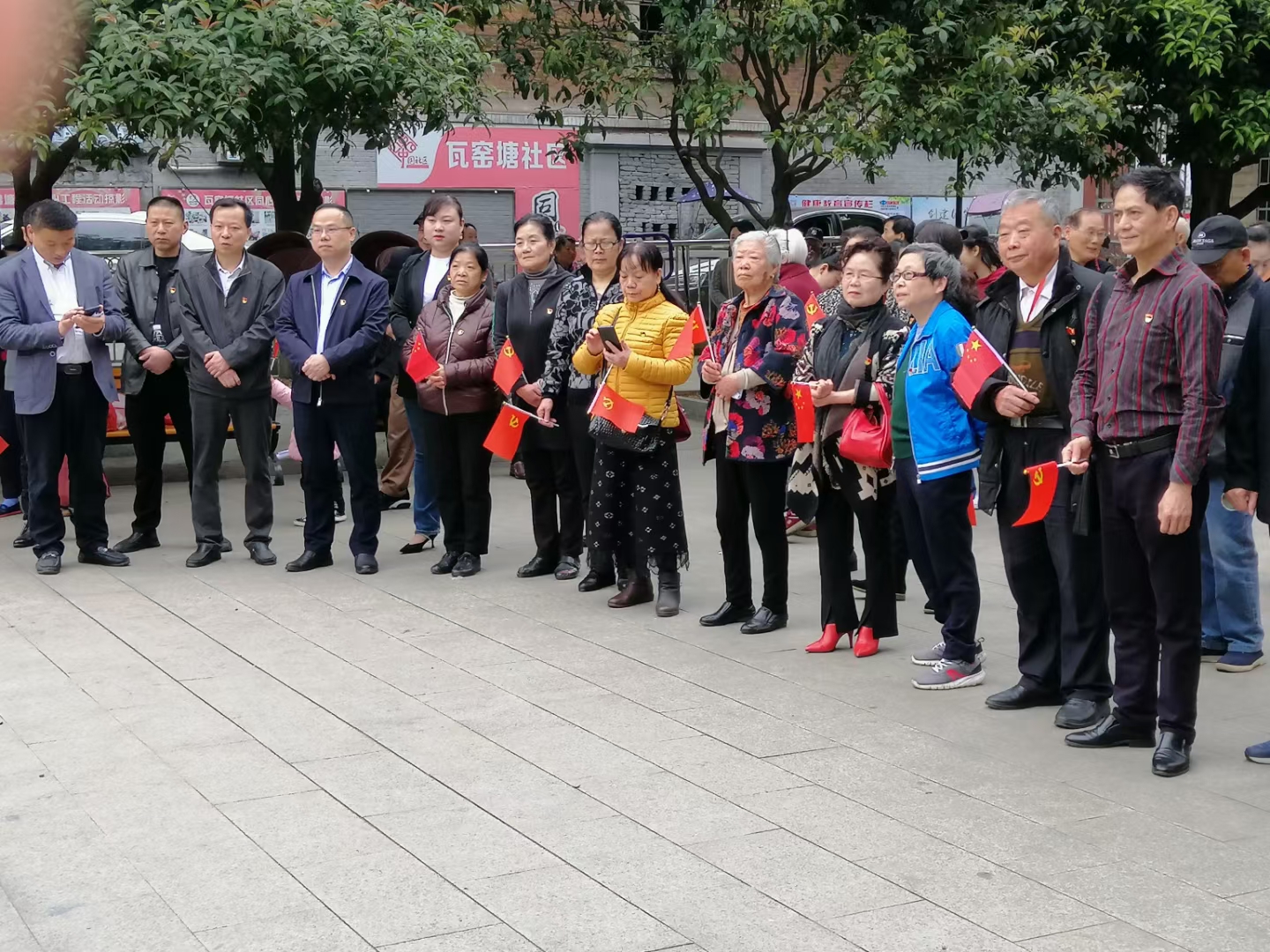 红色文化宣传传承人李宁走进社区讲党史故事备受欢迎