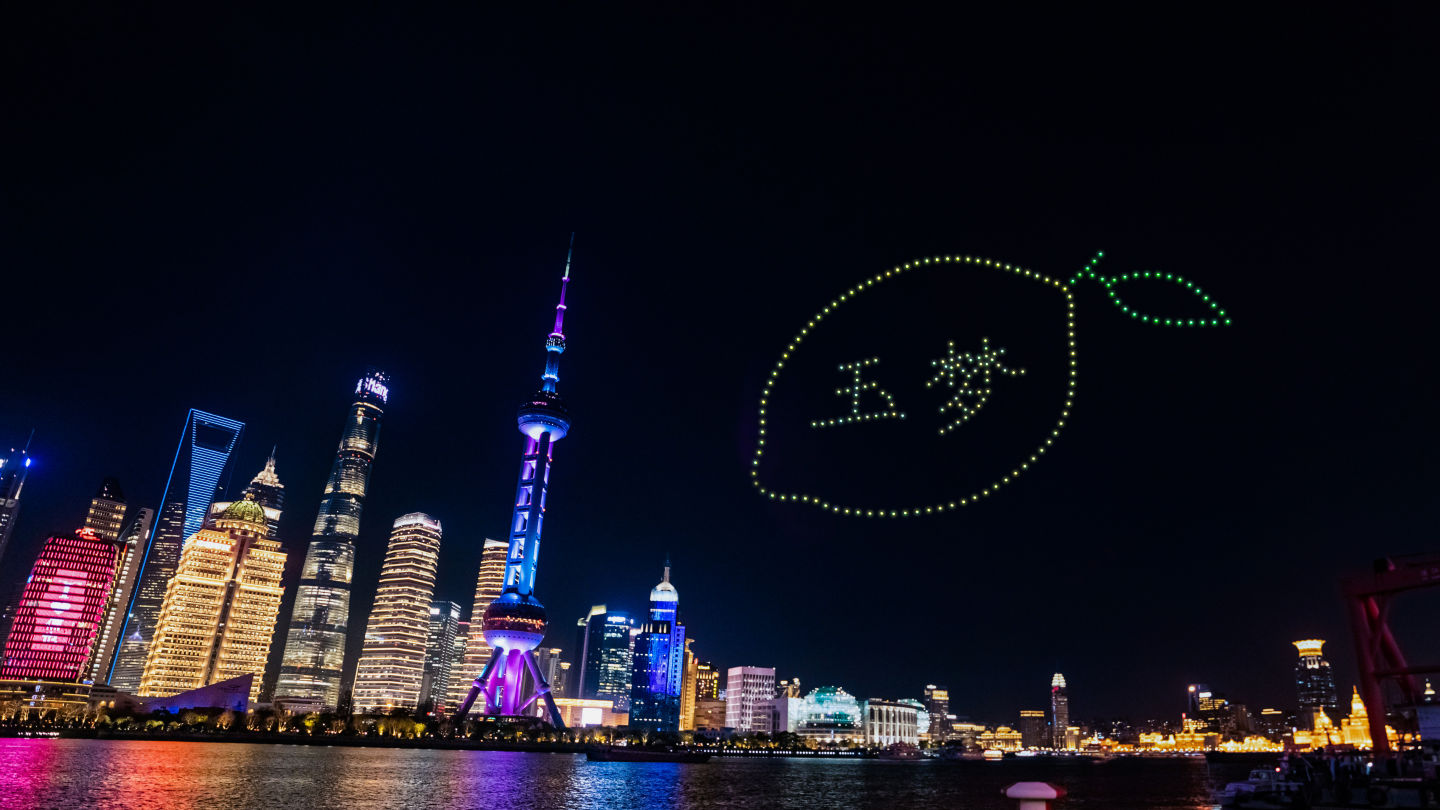 这波闹大了！“玉梦”合体上海无人机地标广告应援！全网一致好评
