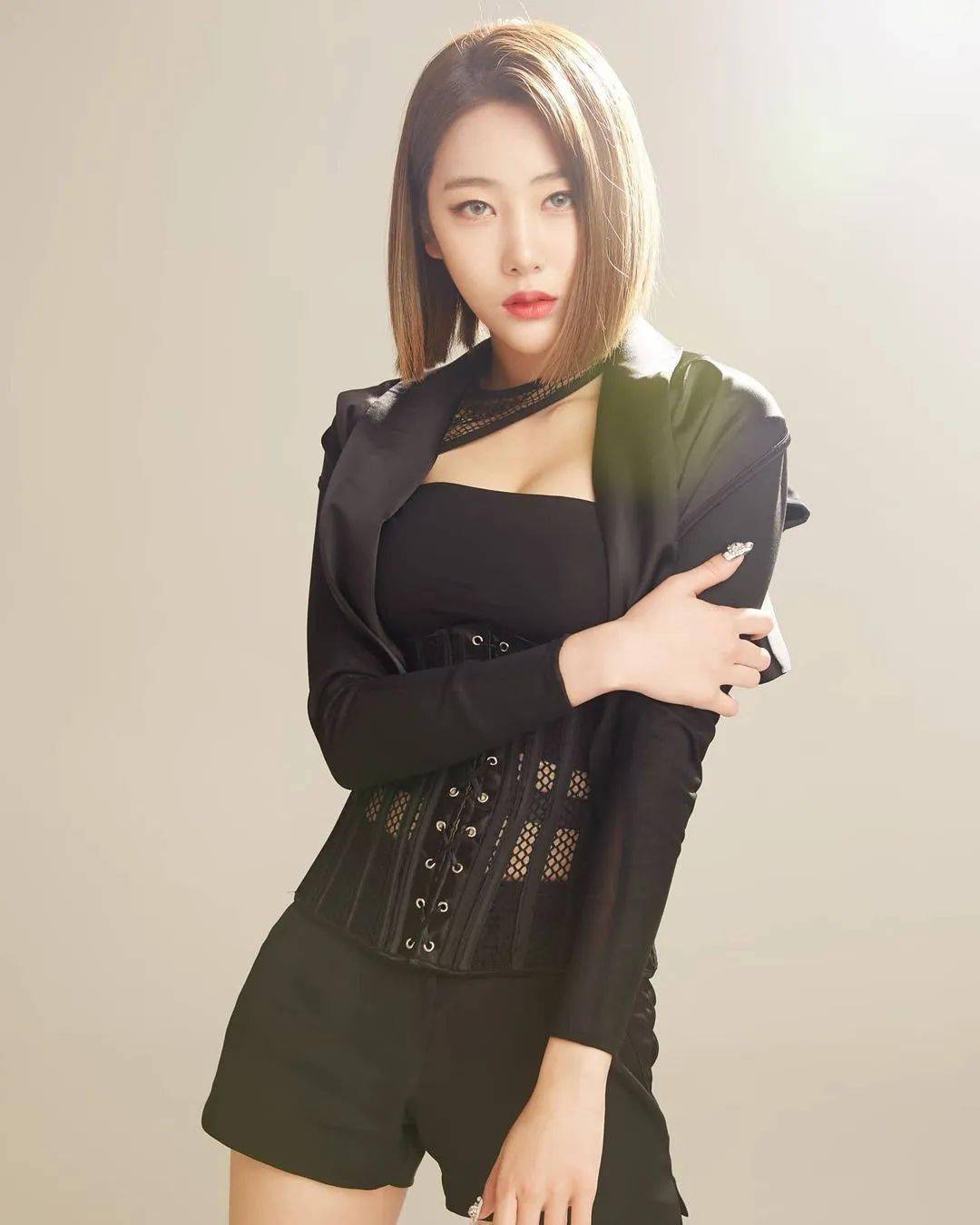 以主唱身份重新出道却被起底与粉丝私联进行骗钱