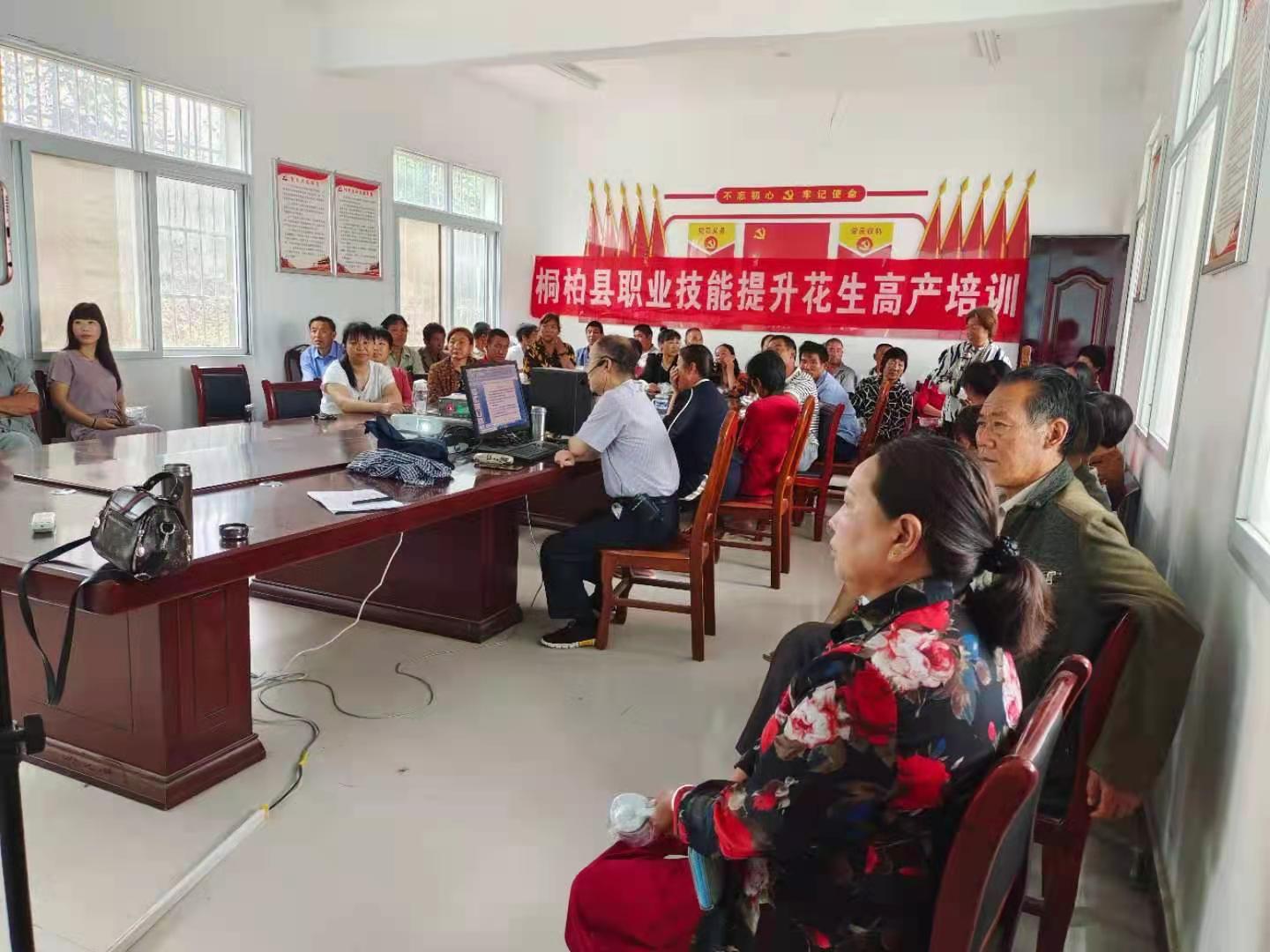 【我为群众办实事儿】桐柏县黄岗镇：开展职业技能提升培训 助力群众致富奔小康