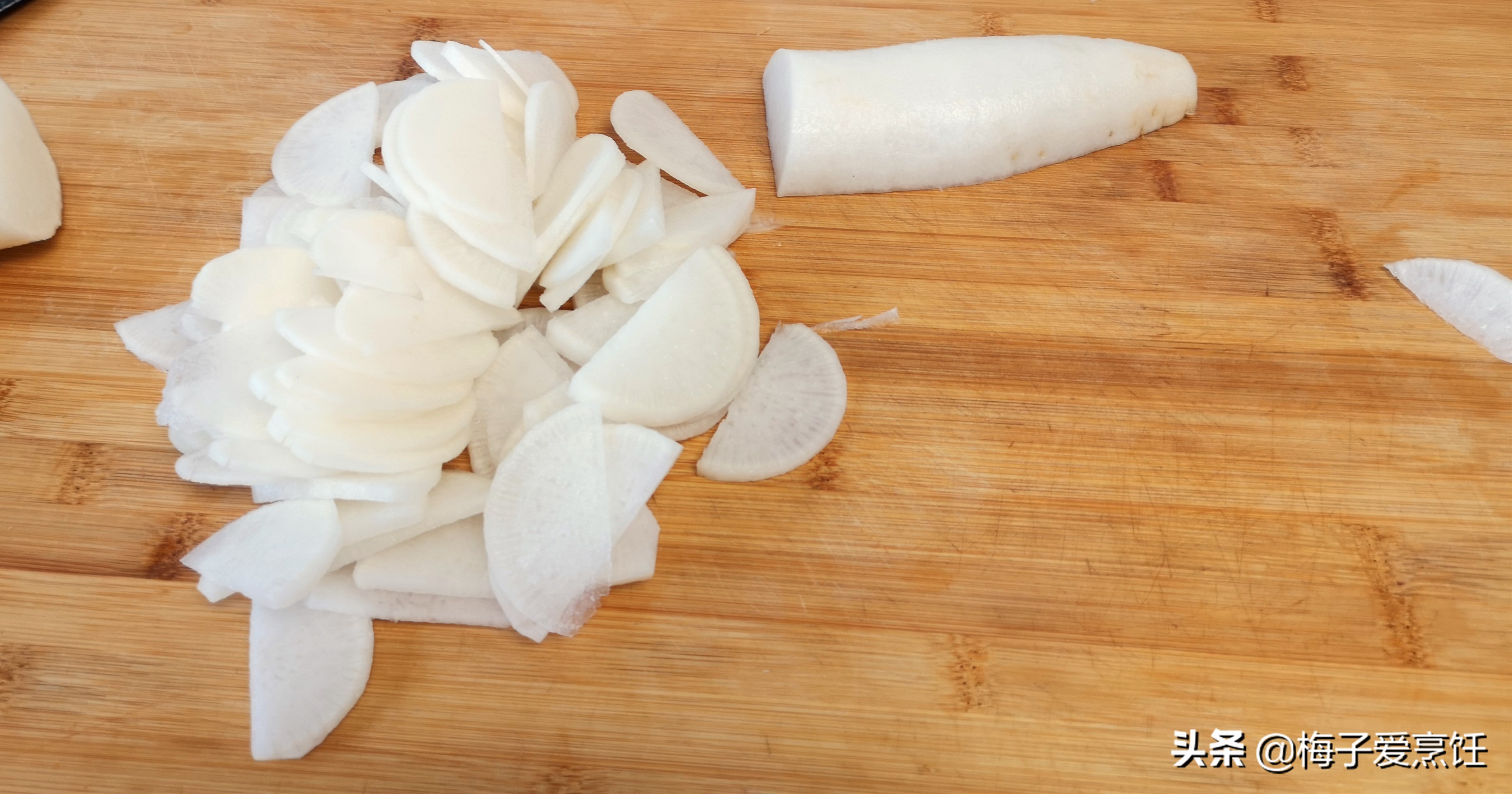 教你糖醋萝卜的做法，加点白醋瞬间变颜色，解腻开胃，好吃还好看