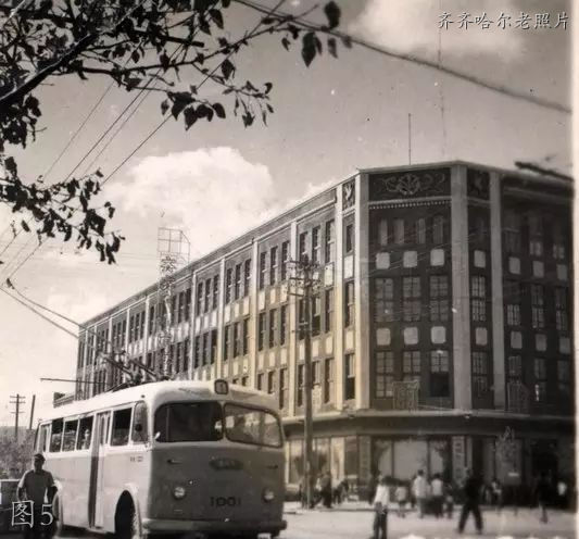 齐齐哈尔老照片：群众电影院，第一医院，第一机床厂，纺织厂...