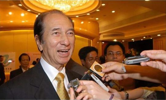 赌王一生高光时刻：将赌场10%收益做慈善，两次