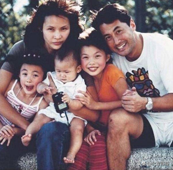 长相帅气的混血男星，闪婚娶二婚模特，如今夫