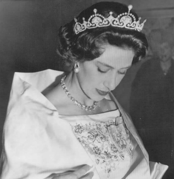 《罗马假日》赫本饰演的公主原型，她孙女居然成英国王室颜值担当