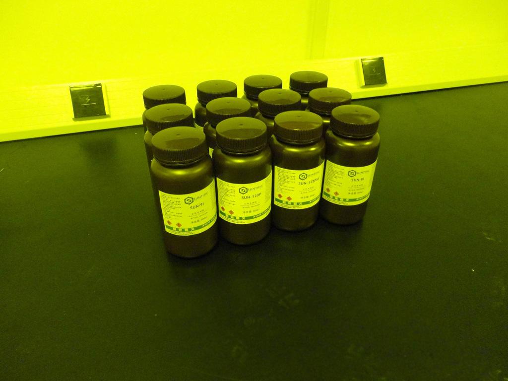 中企巨头打破垄断，攻克制造芯片关键材料，重要性不输光刻机？