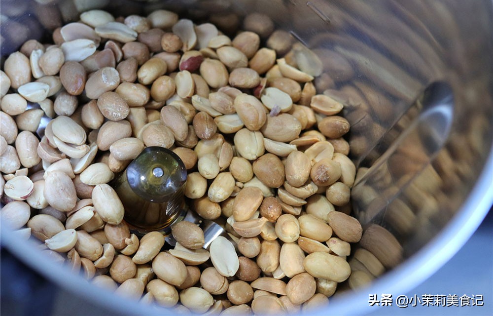 喜歡吃花生醬不用買，在家5塊錢做一大罐，香濃美味，純正無添加
