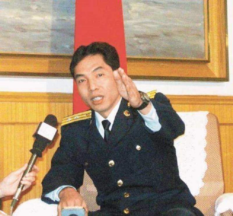 王伟坠机牺牲时，同行战友亲眼目睹却没有反击