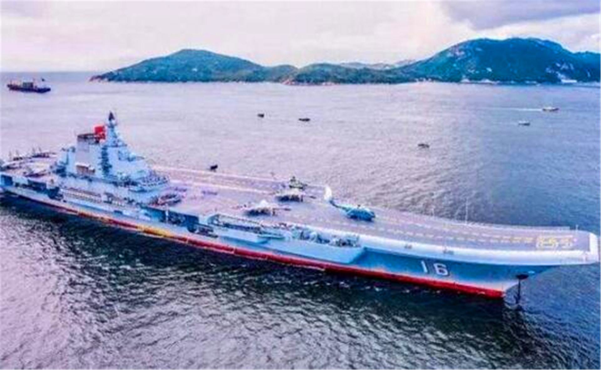 航母一般国家真养不起，从辽宁舰加满一次油，就可以看出有多烧钱