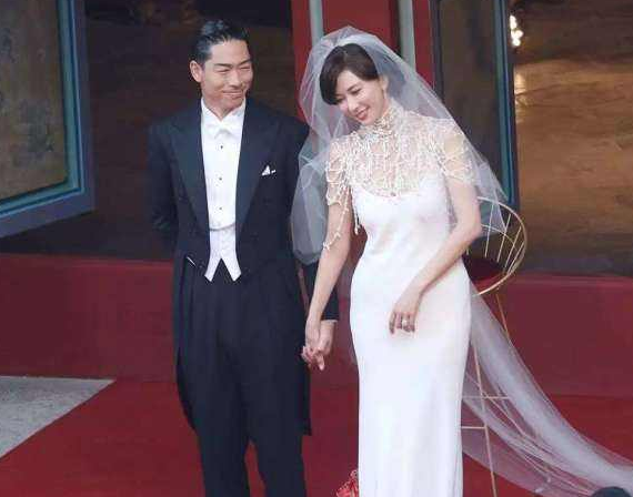 有種“整容”叫嫁人，閃婚嫁給日本人1年后，林志玲模樣大變