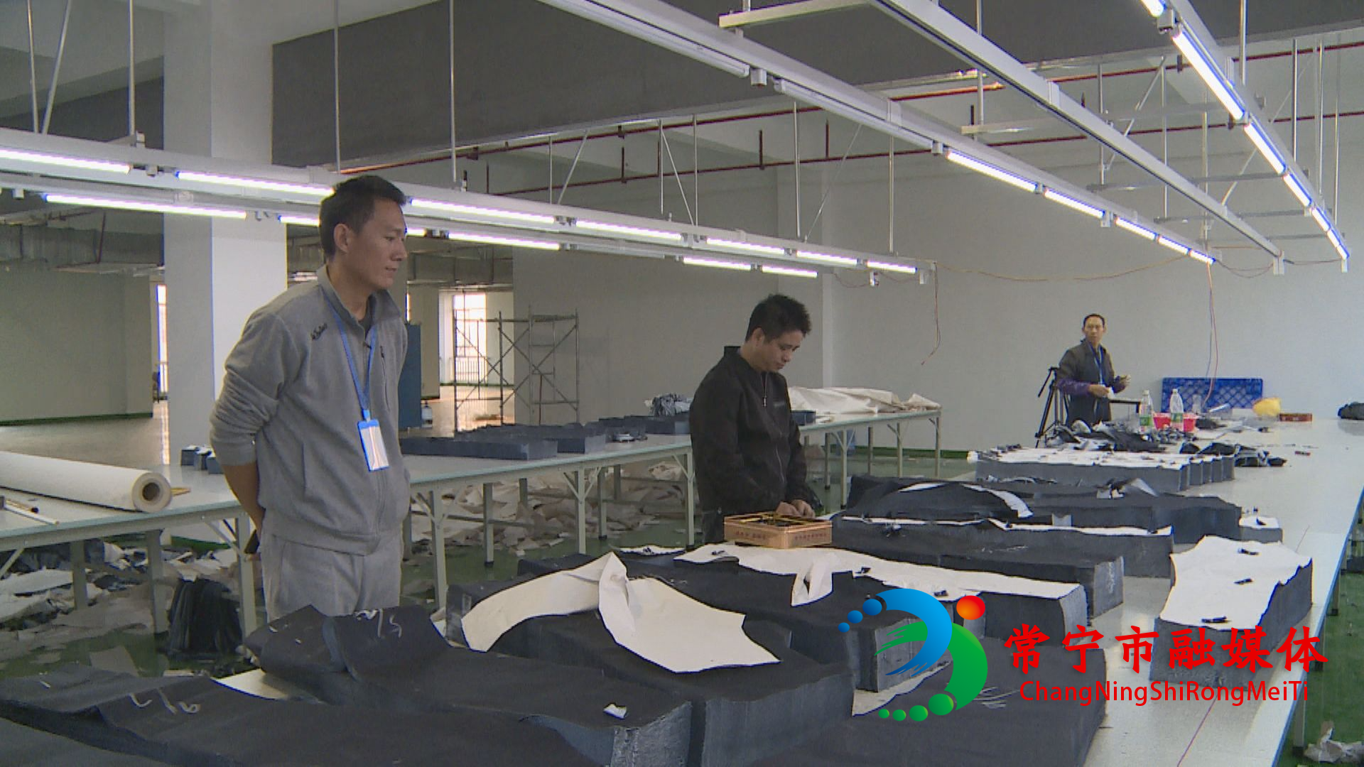 喜！湘南纺织产业基地第一家牛仔服饰企业正式开工投产 纺织产业集群吹响冲锋号角