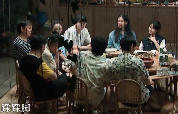 向往的生活：黄磊做饭速度跟不上，节目组又悄