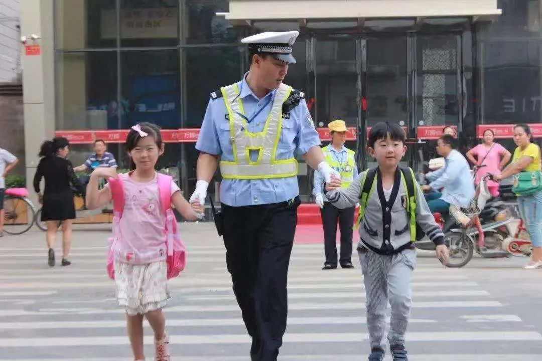 重庆|开学第一课 | 重启“护学岗”，我们同步“开学”啦！
