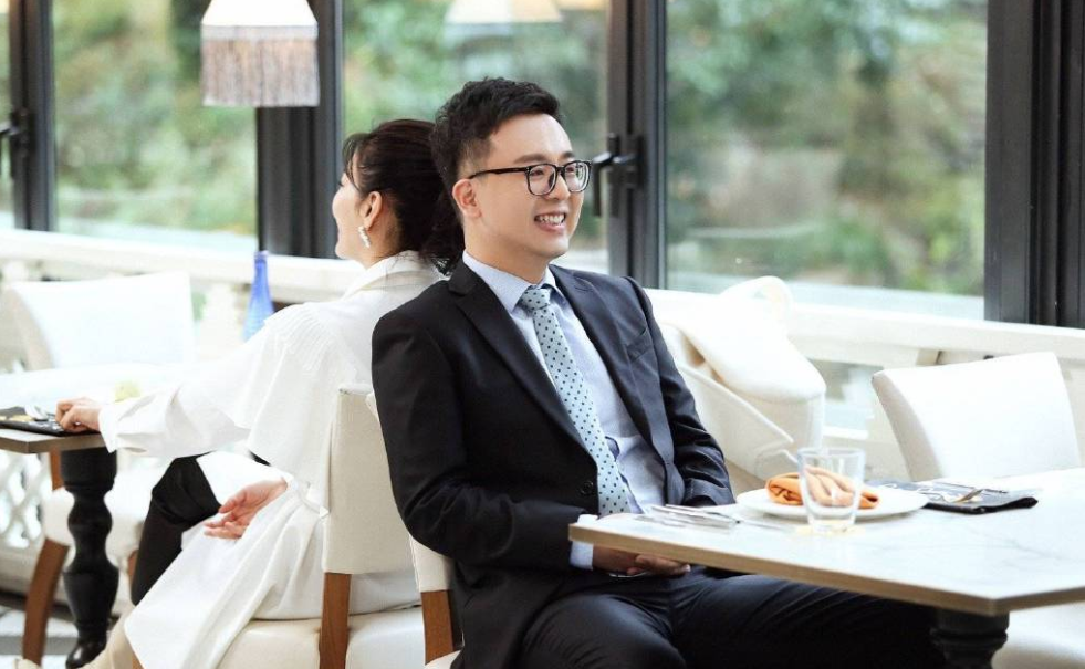 声明|《怦然再心动》节目组发声明：黄奕约会对象陆律师人设“翻车”网友劝其擦亮眼