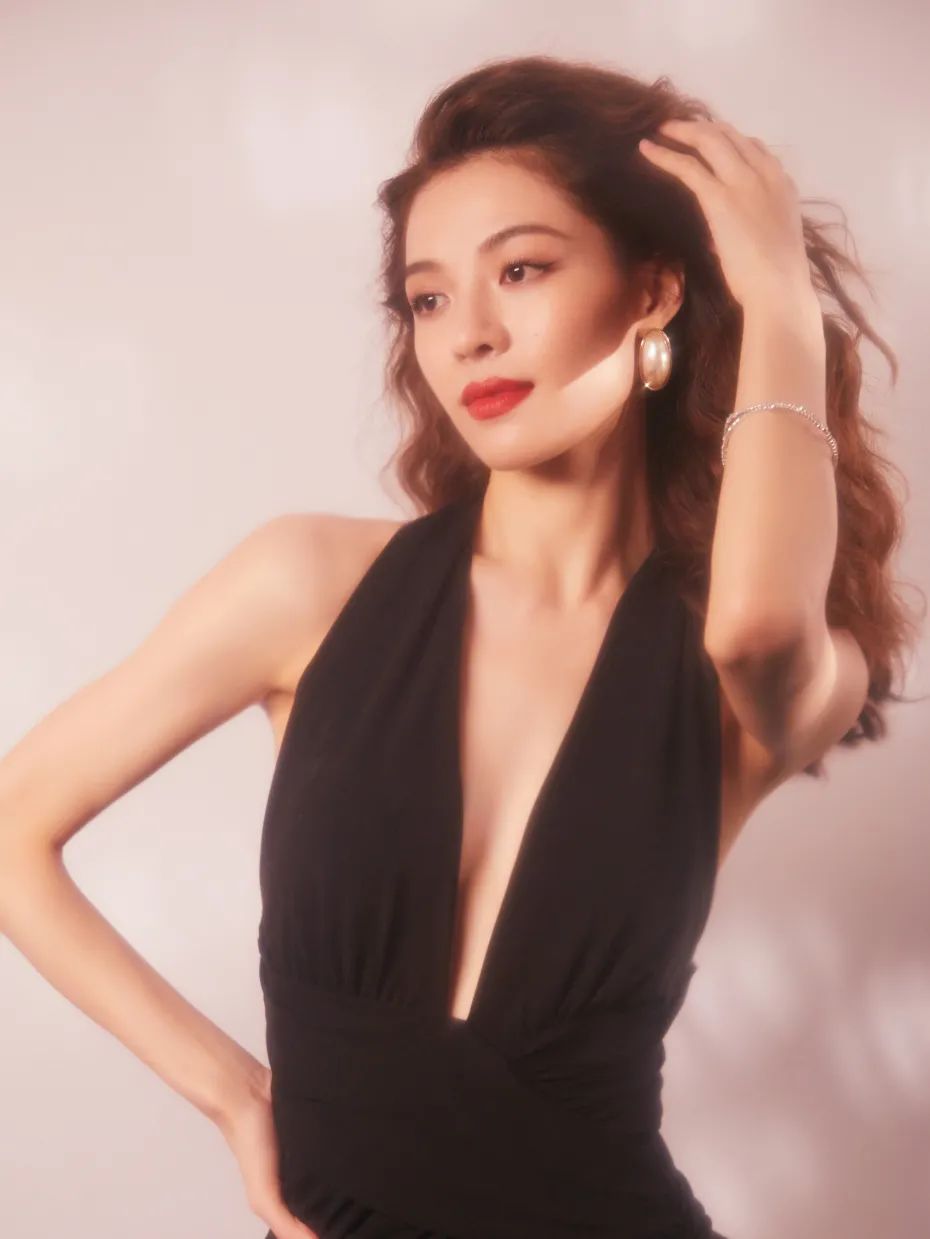 别再“披头散发”了！这4款冬季发型才够美够撩