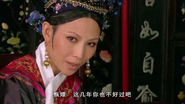 大结局时，皇后为何要戴一朵蓝色的小花？怪不得甄嬛要赶尽杀绝