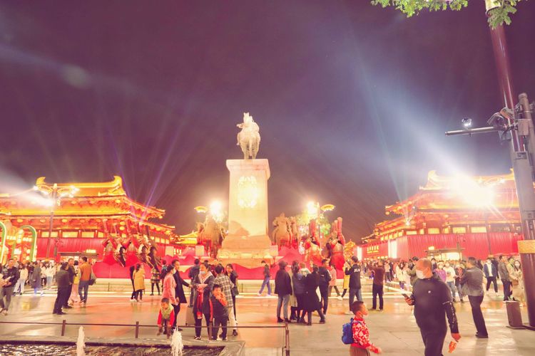 What camera lens falls is big the Tang Dynasty not nocturnal city, xi'an is the most beautiful night scene, come here if suddenly passes through days