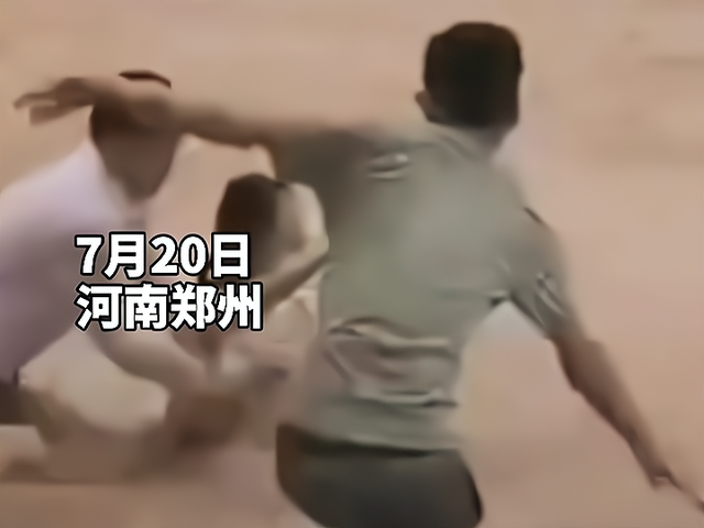 河南暴雨女子被困地铁，随后感觉自己快死了，将自己仅有的存款转给朋友