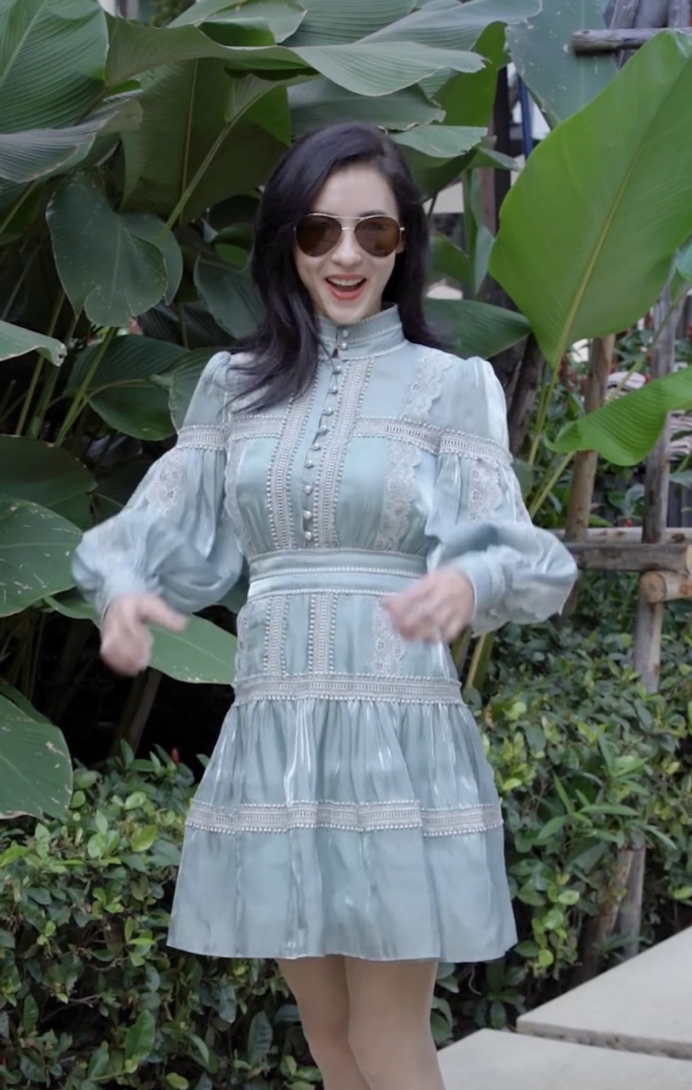 张柏芝最近身材是“反弹”了吗，侧面看似“圆