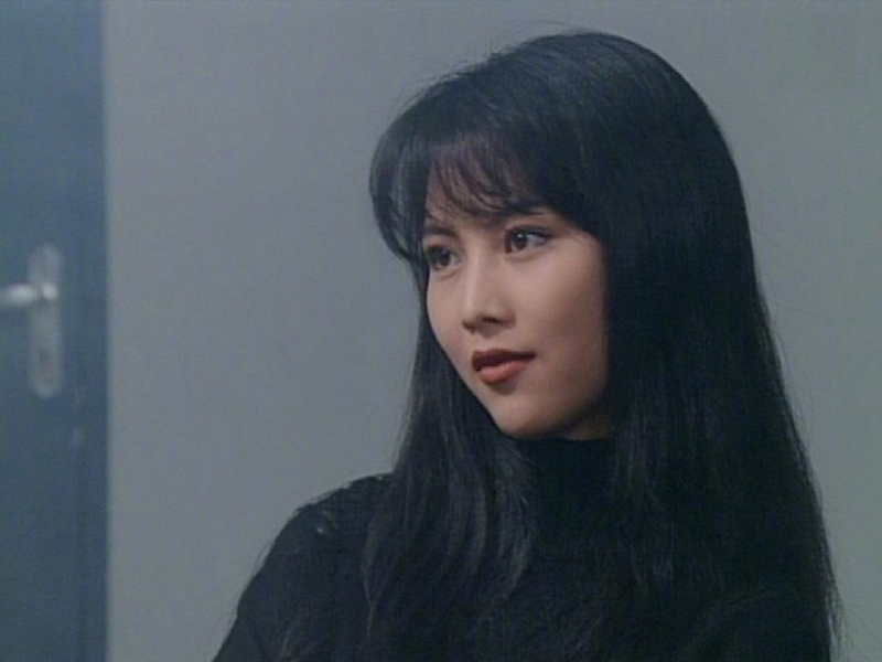 47岁蔡少芬越来越有女人味，与老公穿情侣装太撩了！谁能不羡慕