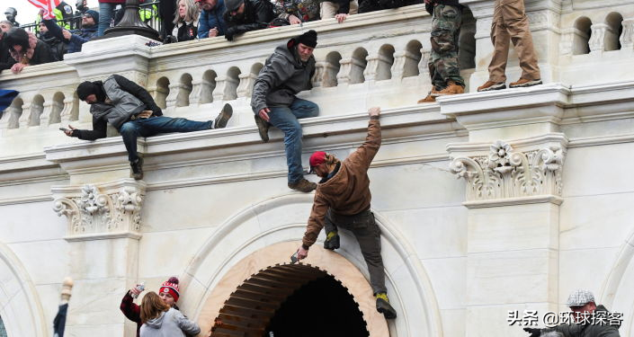 拜登"三板斧"下去，突然出了大問題：被爆收上億政治"黑金"