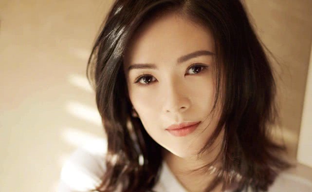 恭喜周冬雨又喜提金像奖最佳女主角，前辈章子