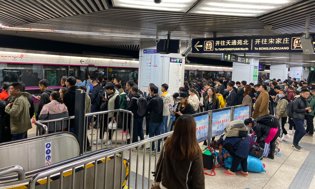 还在谈论“逃离北上广深”？这届年轻人早就不这么想了