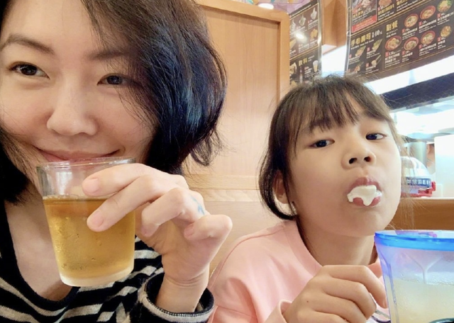 小s官宣小女兒嘻哈舞蹈拿金牌，網友調侃林志玲輸了again