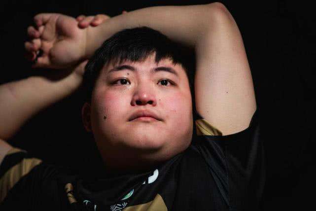 小明也发声了！继Uzi更改ID后，Ming用这种方式表