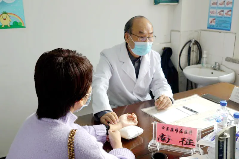 共青团图们市委员会邀请长春中医药大学附属医院、 附属第三临床医院专家团队开展扶贫义诊活动
