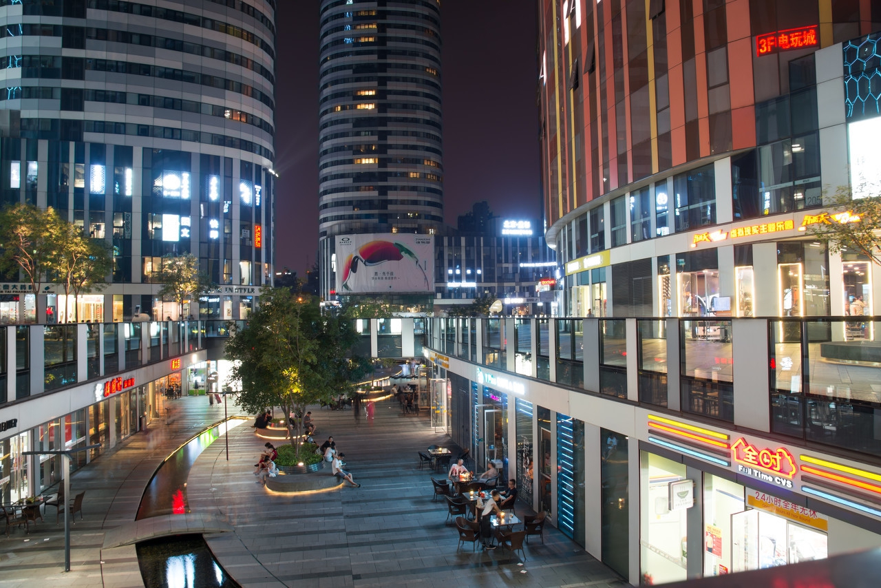 三里屯酒吧街是北京夜生活最繁华的娱乐街之一,是居住北京地区的