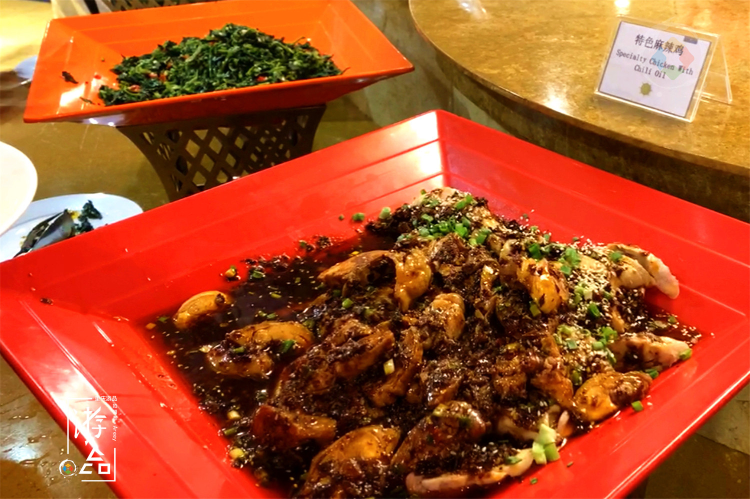 重庆黄金游轮有多豪华？内部一片金碧辉煌，高级自助餐随便吃