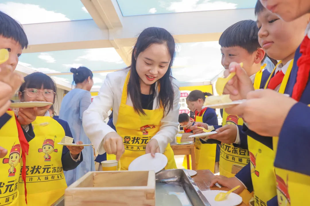 劳动初体验，品味豆腐香，记“惠济区实验小学”相约“豆状元”