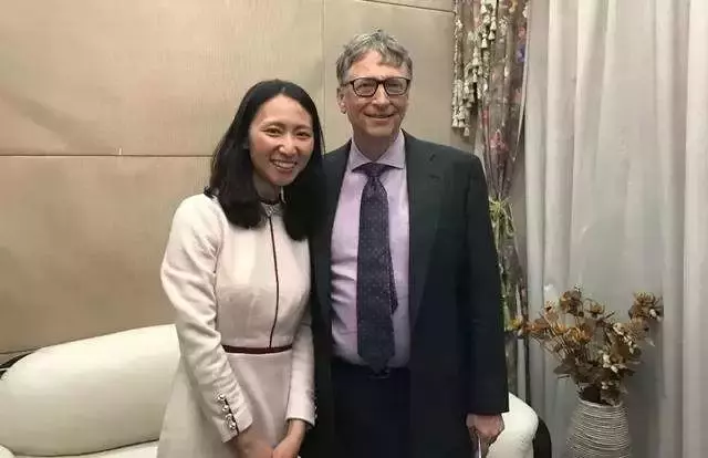 中国最牛闺蜜:一个是清华最年轻教授,一个帮世界首富“花钱”