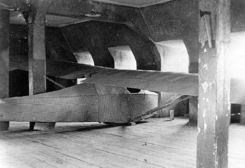二战最胆大的越狱：一群战俘使用木头、床单和米粥制造飞机