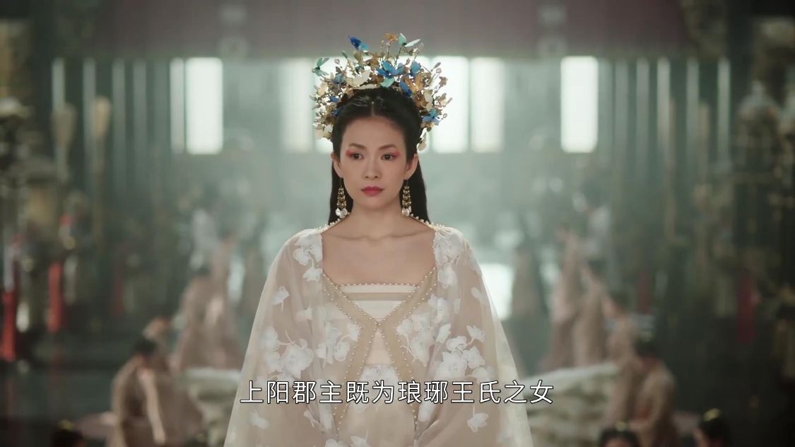 心疼49岁于和伟，与67岁赵雅芝演夫妻，哄着41岁